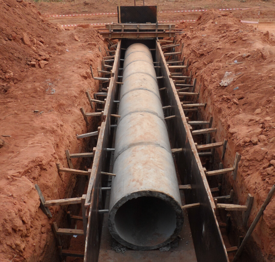 Personnel of the CGC Nigeria Limited,working on the Rehabilitation of Umana -Ndiagu - Agba - Ebenebe -Amansi Akwa with Supr to Umumba Road Section II (Umuna Ndiagu - Umunba/Nkwa -Ezeagu Express Obelegu Section ) Enugu State first awarded in 2012 but poorly funded until releases were made from the 2016 budget which would make possible the engagement of 300 local staff and deployment of 102 sets of equipment