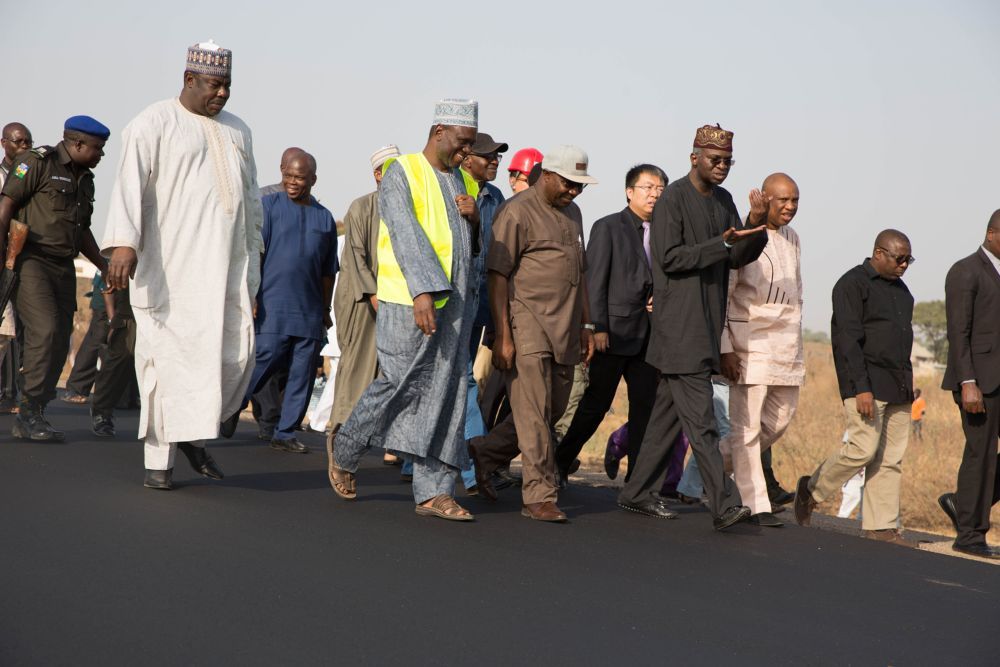 Minister of Power, Works & Housing, Mr Babatunde Fashola, SAN (2nd right),the Minister of State in the Ministry, Hon. Mustapha Baba Shehuri (left),Â Zonal Director North -West, Engr.Busari Olalekan (middle), Federal Controller of Works, Kaduna, Engr. Saad Tukur (2nd left) andÂ othersÂ during the Ministers inspection tour of the ongoing Emergency Repairs of the Kaduna - Abuja Expressway, Kaduna on Friday 10th, February 2017