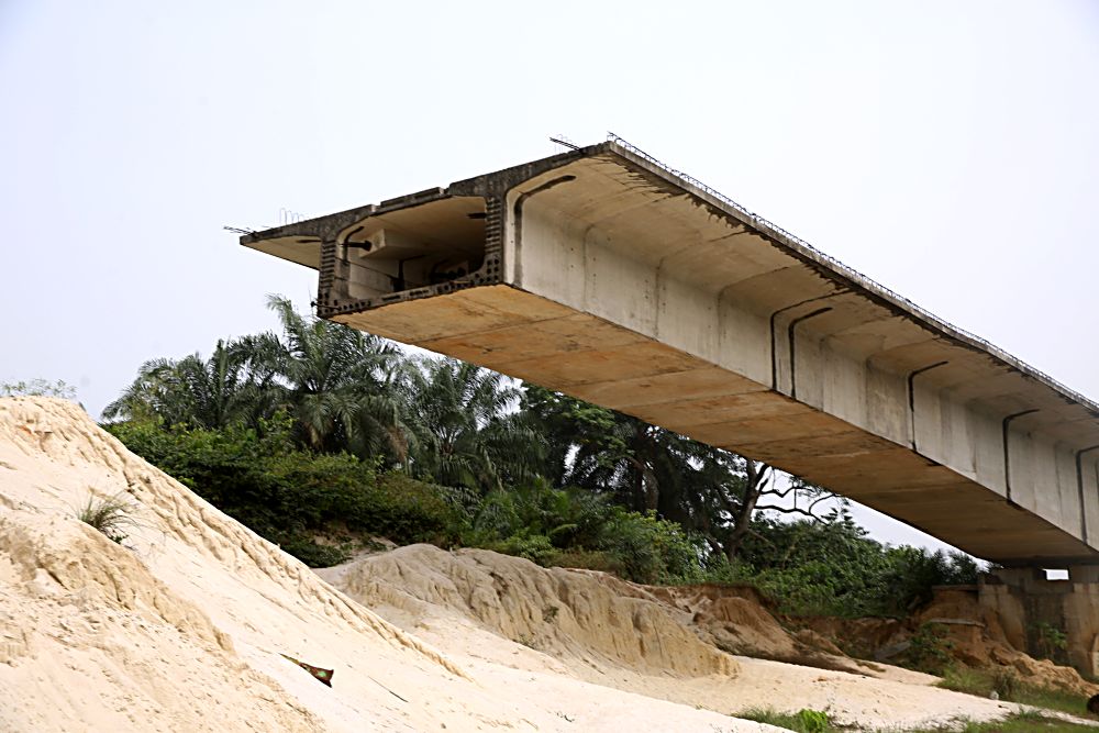 A Section of theBodo  Bonny Road with Bridges across Afa Opobo and Nanabie Creeks in Rivers State duringthe third day of the inspection tour of ofHighway Projects in the South  South Zone of the country by the Hon Minister of Power Works and Housing Mr Babatunde Fashola SAN on Saturday 18 February 2017 The contract for the Project was first awarded in 1998 and works started 2003 it dragged on till 2014 when contractor abandoned site but with provision of funding by the Federal Government construction work by Julius Berger Nigeria Plc is set to resume on the Project