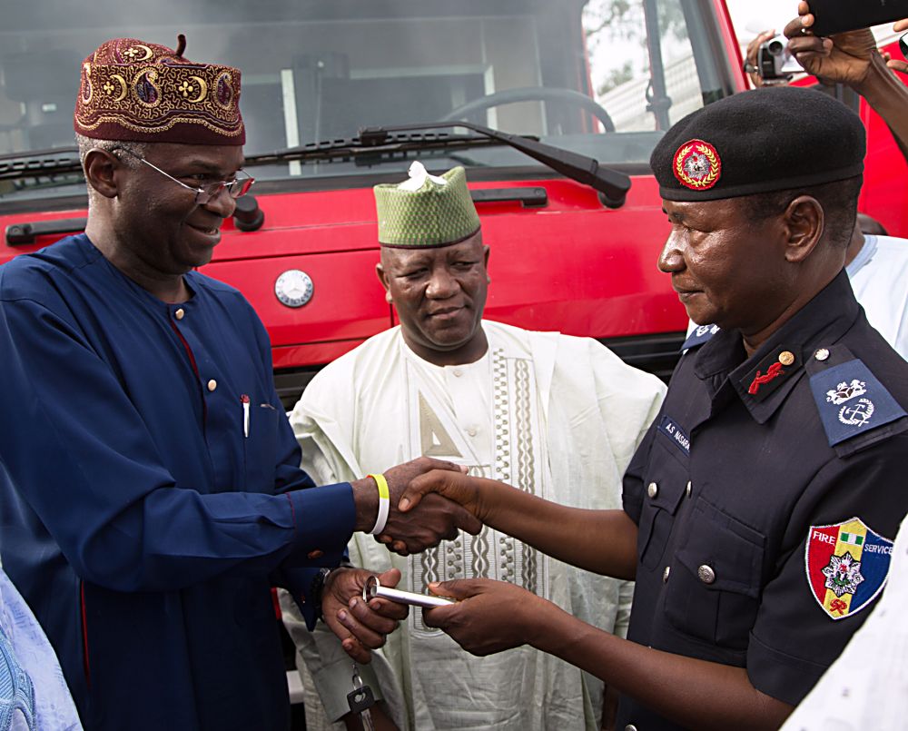 Hon Minister of Power Works  Housingand Special Guest of Honour Mr Babatunde Fashola SANleft Governor of Zamfara State Dr AbdulAziz Yari Abubakarmiddle and Director Fire Service Zamfara State Mr Abdullahi Saiduright during the Commissioning of newly procured fire fighting equipment for the State Fire Serviceas part of the activities tocommemorate the 6thAnniversary of Governor Yaris administration inZamfara State on Monday 15th May 2017