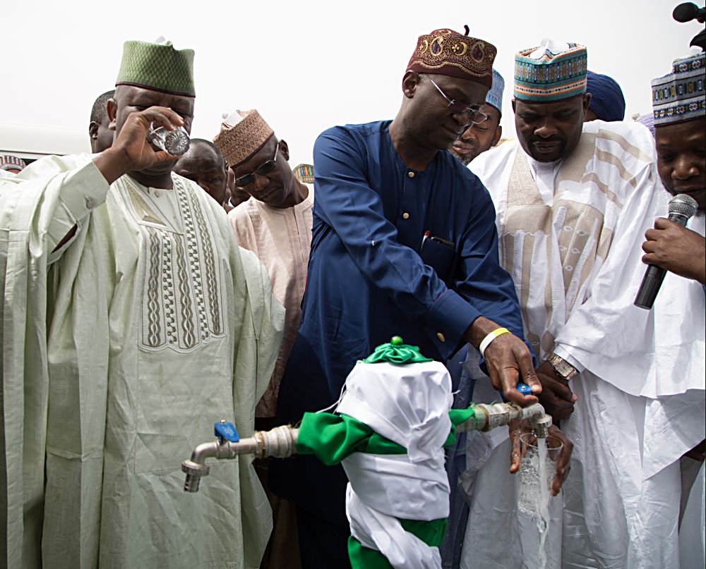 Hon Minister of Power Works  Housing and Special Guest of Honour Mr Babatunde Fashola SAN2nd left Governor of Zamfara State Dr AbdulAziz Yari Abubakarleft Speaker of the House of Assembly Zamfara State Hon Sanusi Rikiji 2nd right and Commissioner Ministry for Local Government  Chieftaincy Affairs Zamfara State Hon Muttaka Muhammad Riniright and others during the commissioning of 84 Units of Solar Powered Motorized Boreholeas part of activities to commemorate the 6thAnniversary of Governor Yaris administration inZamfara State on Monday 15th May 2017