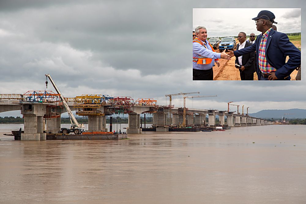 Across section of the ongoing construction of Loko Oweto Bridge over River Benue INSET Hon Minister of Power Works and Housing Mr Babatunde Fashola SAN right being welcomed by the Chief Engineer Reynolds Construction Nigeria Limited Mr Igor Zauodtchik leftduring the Hon Ministers joint inspection of the ongoing construction of Loko Oweto Bridge over River Benue in Nasarawa and Benue States with hisAgriculture and Rural Development counterpart Chief Audu Ogbehon Tuesday 26thSeptember 2017