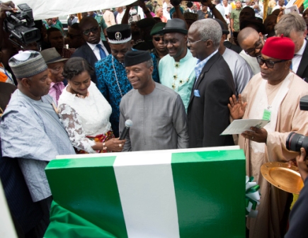 Vice President Prof YemiOsinbajo SANmiddle Minister of Power Works  Housing Mr Babatunde Fashola SAN2nd rightChairman Senate Committee on Works Senator Kabiru Gayaleft  Chairman House Committee on Works Hon Toby Okechukwu right  Deputy Governor Rivers State Mrs Ipalibo Banigo2nd left  His Majesty King Edward Asimini William Dappa Pepple Perekule XI Amayanabo of Grand Bonny Kingdom3rd left and others during the Flag Off Ceremony for Construction of Bonny  Bodo Road Rivers State on Thursday 12th October 2017