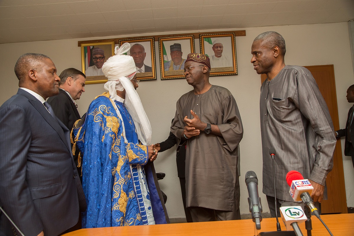 Hon Minister of Power Works  Housing Mr Babatunde FasholaSAN2nd  right Permanent Secretary Power Engr Louis Edozien right Emir of Kano Emir Muhammad Sanusi II 2nd  left Chairman Dangote Group Alhaji Aliko Dangote left   shortly after the signing of the Qua Ibo Power Plants Power Purchase Agreement with NBET at the Ministry of Power Works  Housing Headquarters  Mabushi Abuja 