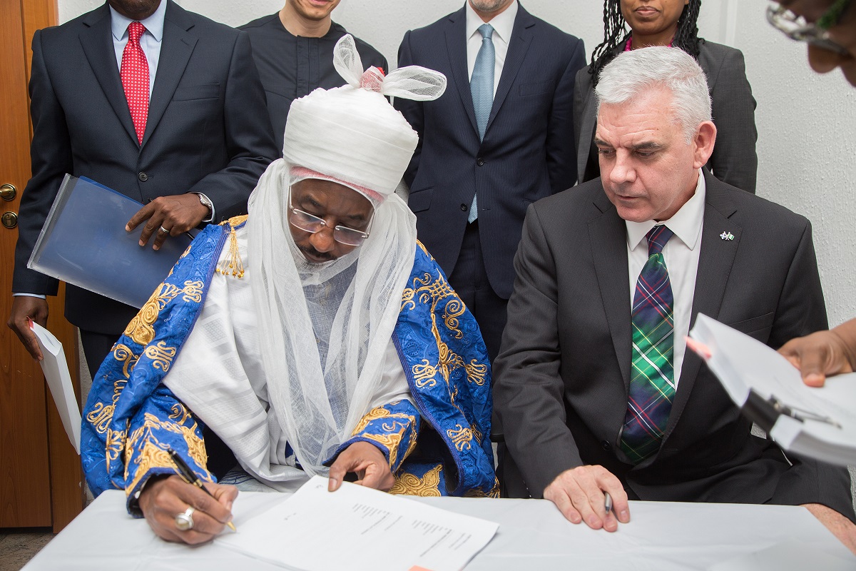 Emir of Kano Emir Muhammad Sanusi II left and ChairmanManaging Director Mobil Producing Nigeria Mr Paul McGrathright during the signing of the Qua Ibo Power Plants Power Purchase Agreement with NBET at the Ministry of Power Works  Housing Headquarters  Mabushi Abuja 