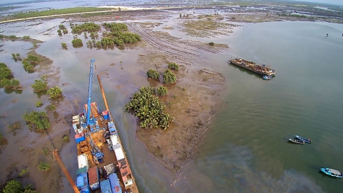 Progress ReportPersonnel of the Julius Berger Plcworking with barges with equipment for subsoil investigationat the ongoing construction work on Bodo Bonny Road with Bridgesas captured in the monthly progress report directed during the recent meeting of the HonMinister of PowerWorks and Housing Mr Babatunde Fashola SAN with contractors handling major projects across the country