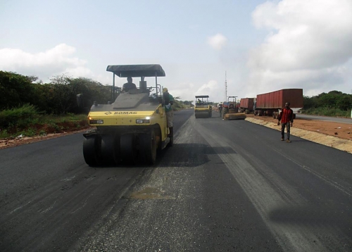 Progress ReportPersonnel of the Reynolds Construction Company Nigeria Limitedlaying Asphalt at the ongoing Rehabilitation of Outstanding Section of Onitsha Enugu Expressway as captured in the monthly progress report directed during the recent meeting of the HonMinister of PowerWorks and Housing Mr Babatunde Fashola SAN with contractors handling major projects across the country