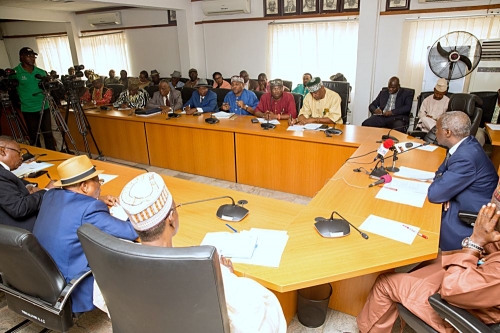 Hon Minister of Power Works  Housing Mr Babatunde FasholaSAN5th right Minister of StateSurv Suleiman Zarma Hassan4th rightPermanent SecretaryWorks  Housing Mr Mohammed Bukar3rd rightand othersduring the Meeting with Stakeholders of the Bodo  Bonny Road and Bridges Project at the Ministry of PowerWorks  Housing HeadquartersMabushiAbuja on Thursday 22nd February 2018