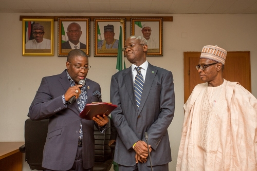 Hon Minister of Power Works  Housing Mr Babatunde FasholaSANmiddle andPermanent SecretaryWorks  Housing Mr Mohammed Bukar left being presented a plaque by thePresident  Association of Indigenous Construction Contractors of Nigeria Otunba Oluwaranti Lekan Osifesoright in appreciation of the transparency and ease of payments to Contractors shortly afterthe Hon Ministers meeting with theAssociation of Indigenous Construction Contractors of NigeriaAICCONat the Ministry of PowerWorks  Housing Headquarters MabushiAbuja on Monday 23rd April 2018