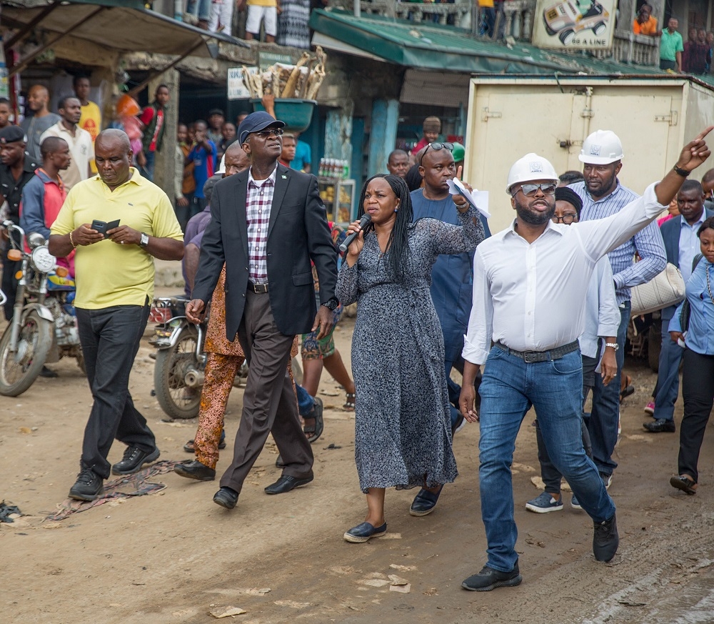 Hon Minister of Power Works  Housing Mr Babatunde FasholaSAN2nd left Managing DirectorCEO Rural Electrification AgencyREA Mrs Damilola Ogunbiyi2nd right and othersduring the inspection of the electrifiedshops under the Federal Government s Energizing Economies InitiativeatAriar ia Market Aba Abia State on Thursday 17th May 2018