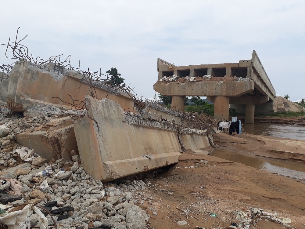 Inspection of damage Kudzum Bridge at Section CH 26  500 Yola  Mubi Road Adamawa State by Senator Binta Masi Garba Engr Yemi Oguntominiyi Director Highway Construction and Rehabilitation Dr Famous Eseduwo Director Planning Research and Statistics Engr MR Muhammad Director HNE Engr Salihu A O Federal Controller Adamawa State and other staff of the Federal Ministry of Power Works and Housing on the 26th of August 2018