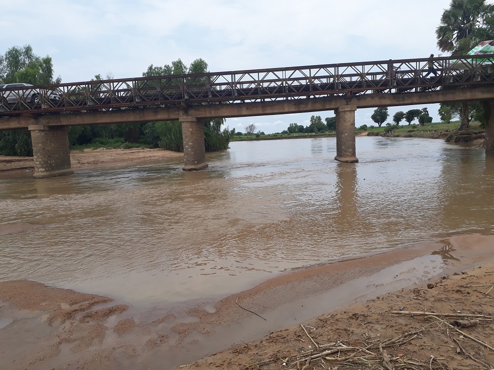 Inspection of damage Kudzum Bridge at Section CH 26  500 Yola  Mubi Road Adamawa State by Senator Binta Masi Garba Engr Yemi Oguntominiyi Director Highway Construction and Rehabilitation Dr Famous Eseduwo Director Planning Research and Statistics Engr MR Muhammad Director HNE Engr Salihu A O Federal Controller Adamawa State and other staff of the Federal Ministry of Power Works and Housing on the 26th of August 2018