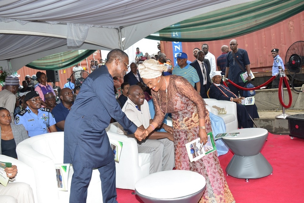 The Honourable Minister of Power Works and Housing His Excellency Babatunde Raji Fasola The Executive Governor of Lagos State His Excellency Mr Akinwunmi Ambode Senate Committee Chairman on Works Senator Kabiru Gaya Senator Oluremi Tinibu Chairman Dangote Group Alhaji Aliko Dangote MD Nigeria Port Authority NPA with management staff of the Ministry at the FlagOff Ceremony of The Reconstruction of Apapa  Oshodi  Oworonshoki  Ojota Expressway in Lagos State on the 17th of November 2018 Contract No 6488