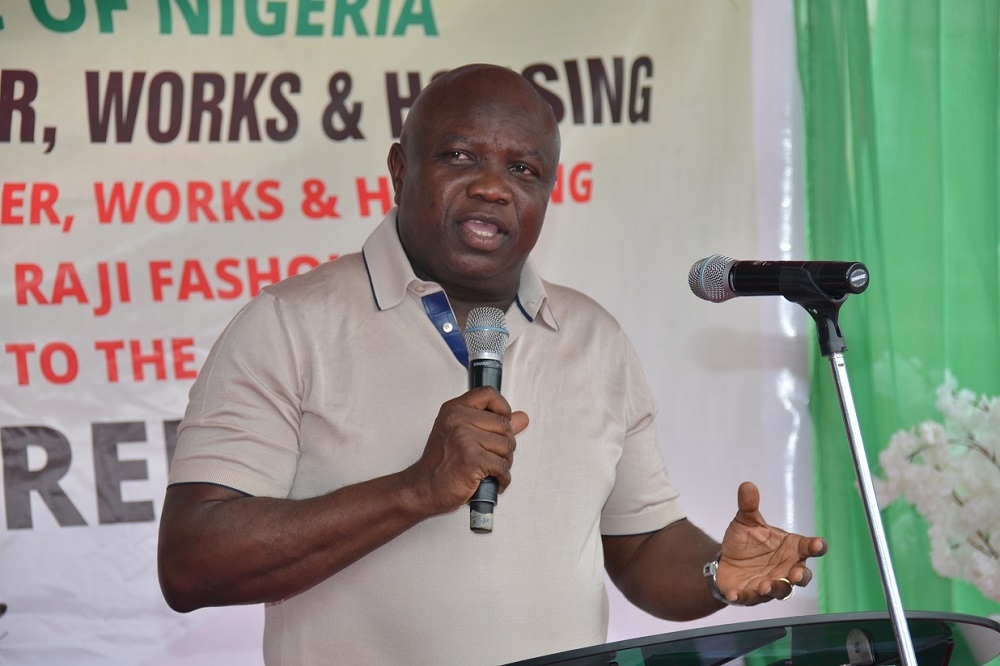 The Honourable Minister of Power Works and Housing His Excellency Babatunde Raji Fasola The Executive Governor of Lagos State His Excellency Mr Akinwunmi Ambode Senate Committee Chairman on Works Senator Kabiru Gaya Senator Oluremi Tinibu Chairman Dangote Group Alhaji Aliko Dangote MD Nigeria Port Authority NPA with management staff of the Ministry at the FlagOff Ceremony of The Reconstruction of Apapa  Oshodi  Oworonshoki  Ojota Expressway in Lagos State on the 17th of November 2018 Contract No 6488