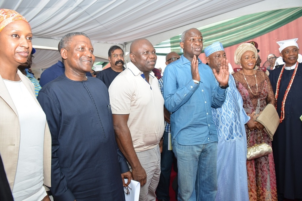 The Honourable Minister of Power Works and Housing His Excellency Babatunde Raji Fasola The Executive Governor of Lagos State His Excellency Mr Akinwunmi Ambode Senate Committee Chairman on Works Senator Kabiru Gaya Senator Oluremi Tinibu Chairman Dangote Group Alhaji Aliko Dangote MD Nigeria Port Authority NPA with management staff of the Ministry at the FlagOff Ceremony of The Reconstruction of Apapa  Oshodi  Oworonshoki  Ojota Expressway in Lagos State on the 17th of November 2018 Contract No 6488