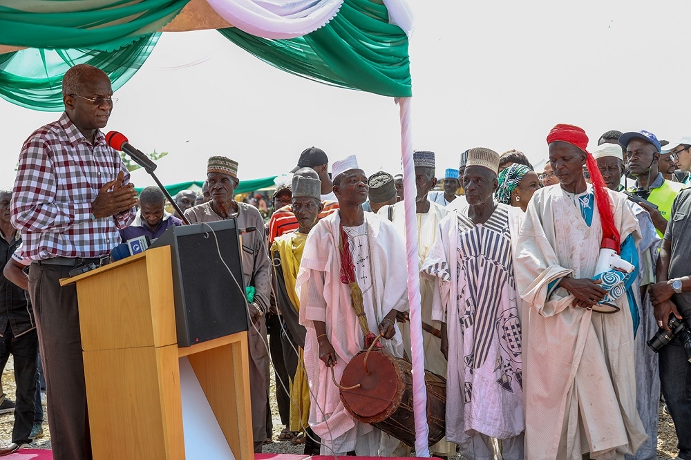 Hon  Minister of Power  Works   Housing  Mr Babatunde Fashola  left   during the Flag Off of the Expansion and Dualization of   5 4KM Abuja Keffi  Lafia  Makurdi Road   from the current six lanes to 10 lanes   at   Km 15  400  Keffi  Akwanga Road  Marke  Kokona L G A   Nasarawa State   on Thursday 22nd    November 2018