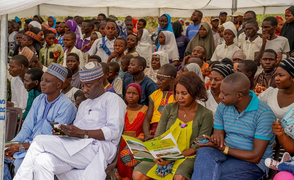 Cross section of residents of Nasarawa and Benue  during the Flag Off of the Expansion and Dualization of   5 4KM Abuja Keffi  Lafia  Makurdi Road   from the current six lanes to 10 lanes   at   Km 15  400  Keffi  Akwanga Road  Marke  Kokona L G A   Nasarawa State   on Thursday 22nd    November 2018