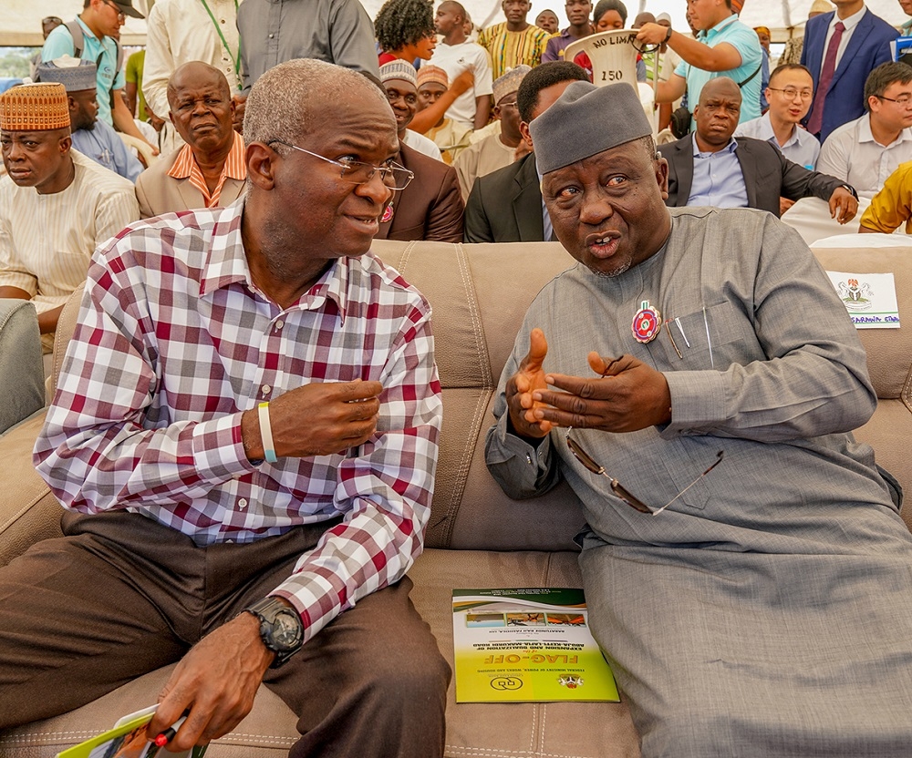 Hon  Minister of Power  Works   Housing  Mr Babatunde Fashola  SAN left  and Governor of Nasarawa State  Umaru Tanko Al     Makura right   during the Flag Off of the Expansion and Dualization of   5 4KM Abuja Keffi  Lafia  Makurdi Road   from the current six lanes to 10 lanes   at   Km 15  400  Keffi  Akwanga Road  Marke  Kokona L G A   Nasarawa State   on Thursday 22nd    November 2018