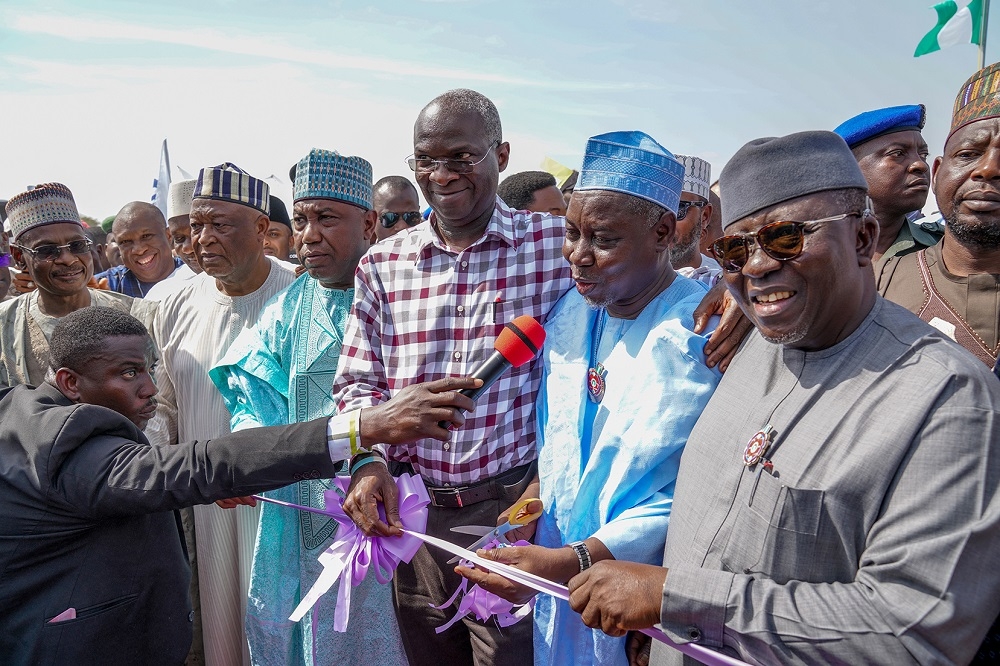 Hon Minister of Power  Works   Housing  Mr Babatunde Fashola  SAN 3rd right   Minister of State  Surv  Sulieman Zarma Hassan 2nd  right   Governor of Nasarawa State  Umaru Tanko Al     Makura right   Chairman  Senate Committee on Works  Senator Kabiru Gaya 3rd  left  Chairman  Senate Committee on Housing and Senator representing Benue North East  Senator Barnabas Gemade 2ndleft  and Permanent Secretary  Works and Housing  Mr Mohammed Bukar  left   during the Flag Off of the Expansion and Dualization of   5 4KM Abuja Keffi  Lafia  Makurdi Road   from the current six lanes to 10 lanes   at   Km 15  400  Keffi  Akwanga Road  Marke  Kokona L G A   Nasarawa State   on Thursday 22nd    November 2018