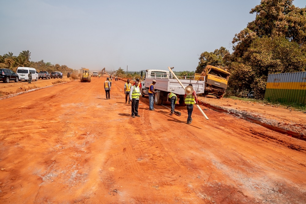 Work in Progress    A View  of  the ongoing Rehabilitation of Outstanding Sections of Onitsha  Enugu Expressway  Enugu     Amansea  Enugu State border  in Enugu State and Umunya     Amawbia Section in Anambra State during an inspection tour by the Hon   Minister of Power  Works   Housing  Mr Babatunde Fashola  SAN  on Monday 10th  December 2018