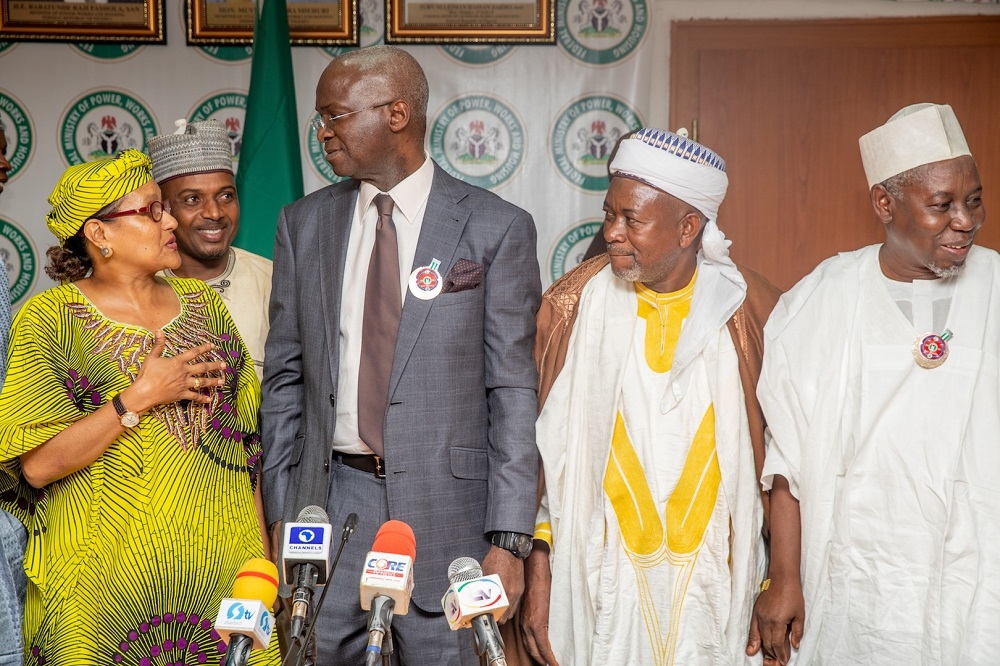 Hon Minister of Power  Works   Housing  Mr Babatunde Fashola  SAN 2nd left   Minister of State   Surveyor Suleiman Zarma Hassan   right   Village Head of Gora  Alhaji  Jafaru Adamu 2nd right  and  Farming Entrepreneur  Hajia Kareen Fatimah Mohammad   left  in a group photograph  shortly after a Courtesy Thank You Visit for the completion and deployment of 24 7 Solar Power in the Anguwan  Neighborhood Villages  of Gora Community in Karu Local Government Area of Nasarawa State by the Rural Electrification Agency  REA  as part of the Federal Government s  Rural Electrification Strategic Implementation Plan  at the Ministry of Power  Works   Housing Headquarters  Mabushi  Abuja on Tuesday  11th   December 2018