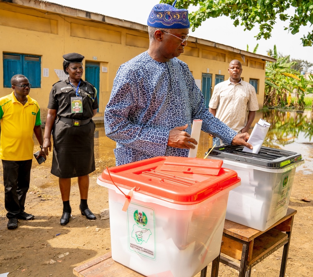 Hon  Minister of Power  Works   Housing  Mr Babatunde Fashola  SAN casts his vote during the Governorship and House of Assembly Polls at the Ward G3  Unit E002  State Junior Grammar School  Itolo Street  Surulere  Lagos on Saturday 9th  March 2019