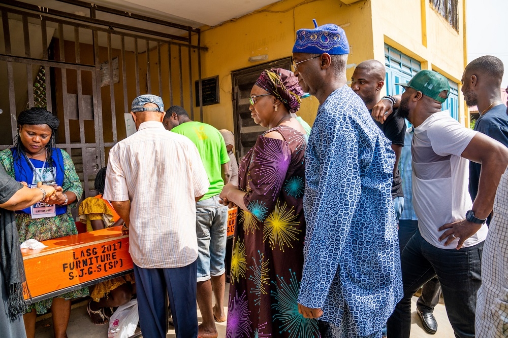 Hon  Minister of Power  Works   Housing  Mr Babatunde Fashola  SAN left    his wife  Dame Emmanuella Abimbola Fashola  middle  and others queuing up to vote during the Governorship and House of Assembly Polls at the Ward G3  Unit E002  State Junior Grammar School  Itolo Street  Surulere  Lagos on Saturday 9th  March 2019