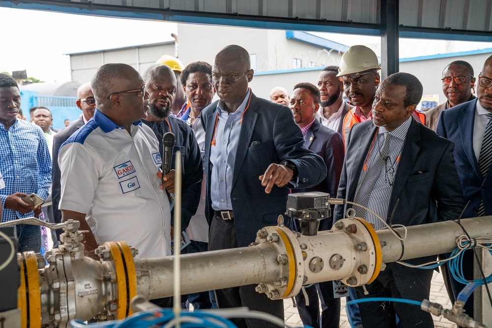 Former Hon  Minister of Power  Works   Housing  Mr Babatunde Fashola SAN 2nd right   Founder Director  Gasco Marine Limited  Mr Faruk Agoro 2nd left    hairman Viathan Group   Mr Olusola Adeeyo right   Chief Operating Officer Gasco Marine  Mr Segun Ogunwunmi  left  and others  during the commissioning of the Gasco Compressed Natural Gas  CNG  Plant built by Gasco Marine Limited at Abeokuta  Ogun State on Thursday 4th  July 2019