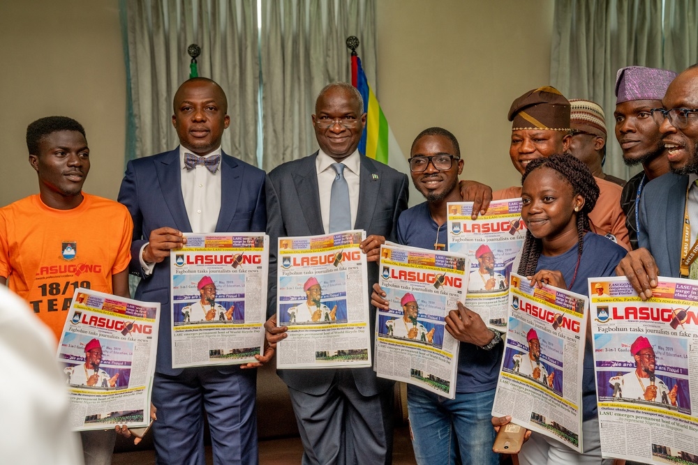 Hon  Minister of Works   Housing  Mr  Babatunde   Fashola SAN  3rd left   Special Adviser to the Lagos State Governor on Education  Mr Tokunbo Wahab 2nd left  and others in a group photograph  shortly before the Hon  Minister delivered the Keynote Address at   the University s 1st   Research Fair and Endowment of Research Grants Fund with the theme   Driving National Development through Research and Innovation   at the Aderemi Makanjuola Lecture Theatre  LASU  Ojo  Lagos on Tuesday 3rd  September 2019