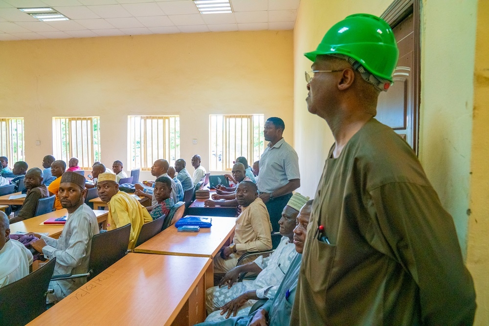 Hon  Minister of Works   Housing  Mr Babatunde Fashola SAN right  interacting  with the Students of the Training School  during the inspection of the Federal Ministry of Works   Housing s Engineering Centre comprising the Zonal Workshop   Electrical  Mechanical Training School in Kuje  Abuja on Friday  13th September 2019