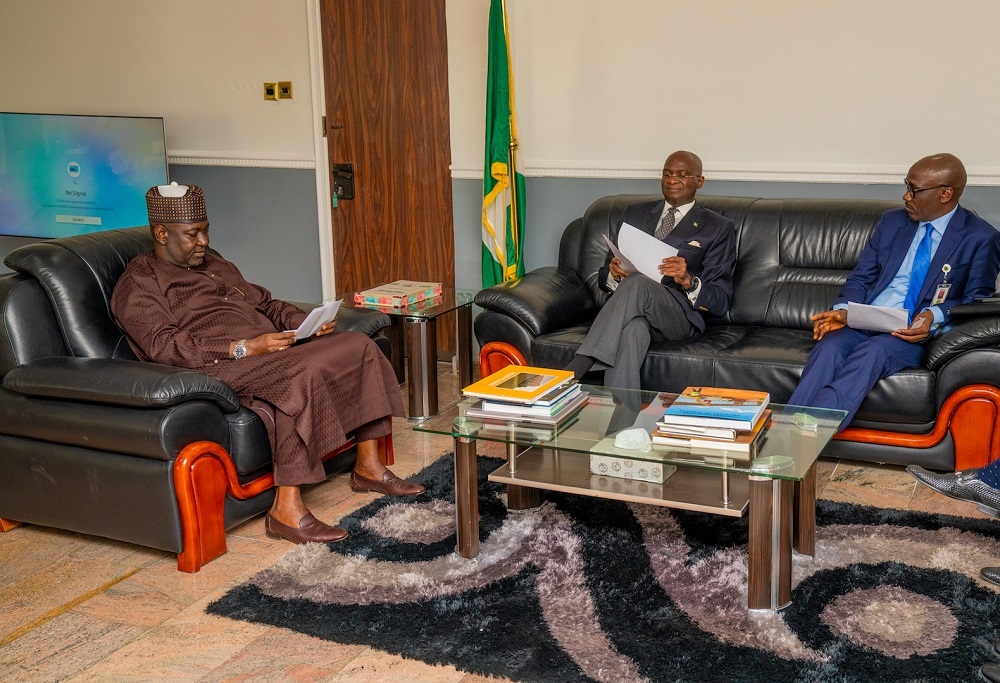 Hon  Minister of Works   Housing  Mr Babatunde Fashola SAN  2nd left   Minister of State in the Ministry  Engr  Abubakar Aliyu  left   Group Managing Director  Nigerian National Petroleum Corporation  NNPC   Mr Mele Kolo Kyari  right  during a courtesy visit and meeting to discuss issues relating to improvement of service delivery to citizens at the Minister s Office  Ministry of Works   Housing Headquarters  Mabushi  Abuja on Monday   23rd September 2019