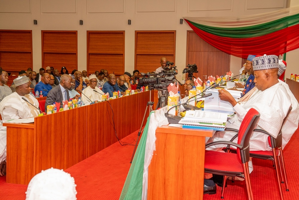 Hon  Minister of Works   Housing  Mr Babatunde Fashola SAN 2nd left   Minister of State in the Ministry  Engr  Abubakar Aliyu  3rd left   Permanent Secretary  Works   Housing  Mr  Mohammed Bukar middle  and others   during the First Interactive Session with the Senate Committee on Works at the Conference Room 231  New Senate Building   National Assembly Complex  Abuja on Thursday  3rd October 2019