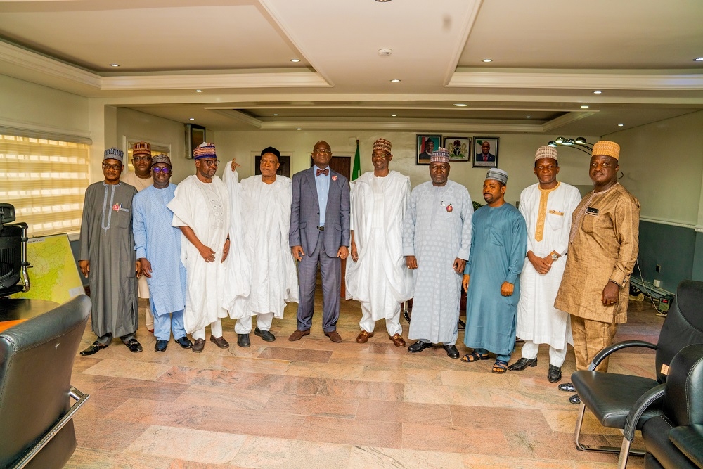 Hon  Minister of Works   Housing  Mr Babatunde Fashola SAN middle   Minister of State in the Ministry  Engr  Abubakar Aliyu  4th right   Permanent Secretary  Works   Housing  Mr  Mohammed Bukar left  Governor of Nasarawa State  Engr  Abdullahi Sule 5th right  Senator representing Nasarawa West Senatorial District  Senator Abdullahi  4th left  member of the House of Representatives representing Nasarawa Toto Federal Constituency  Hon  AbdulMumin Muhammad Ari  3rd right      member representing Lafia Obi Federal Constituency  Hon  Abubakar Sarki Dahiru   3rd left   and  others  in a group photograph  shortly after a courtesy visit and meeting to discuss developmental issues with the Hon Ministers by the Governor of Nasarawa State in company with some lawmakers from the State at the Ministry of Works   Housing  Headquarters on Tuesday  5th November 2019