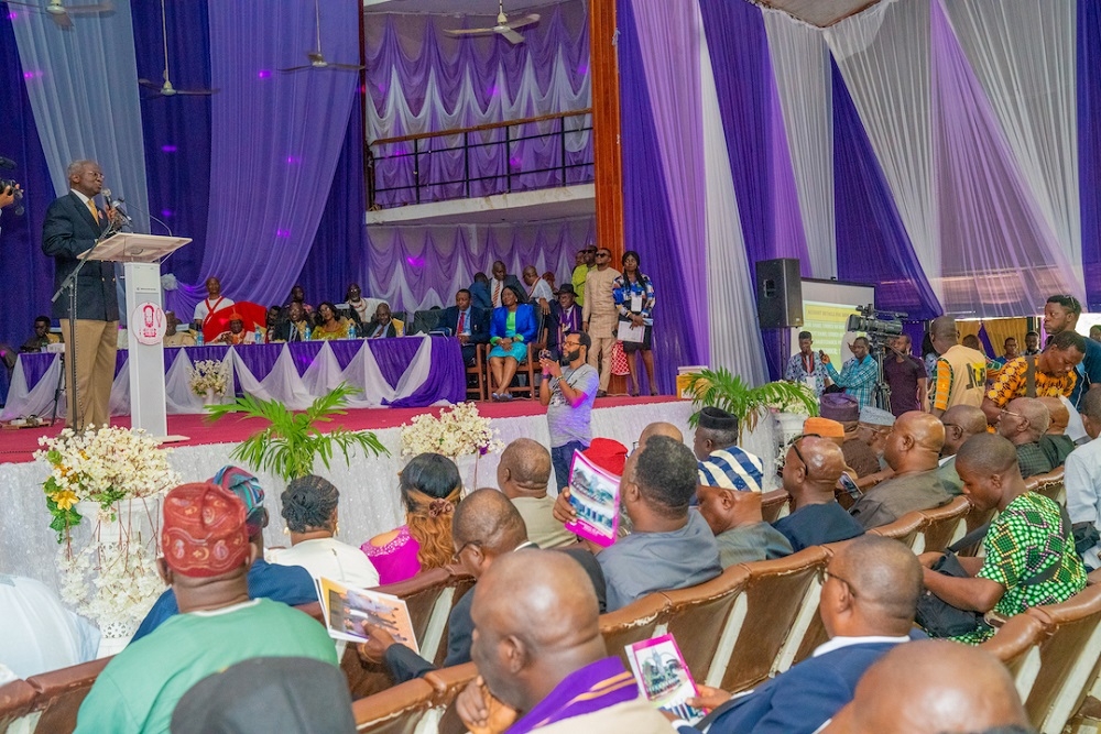 Hon  Minister of Works   Housing  Mr Babatunde Fashola SAN  left  giving his remarks as the Honoree during the public presentation of a book titled  National Development and Human Security  Essays and Materials in Honour of a Distinguished Alumnus  Babatunde Raji Fashola SAN  at the Akin Deko Main Auditorium  University of Benin  Benin City  Edo State on Thursday  14th November 2019