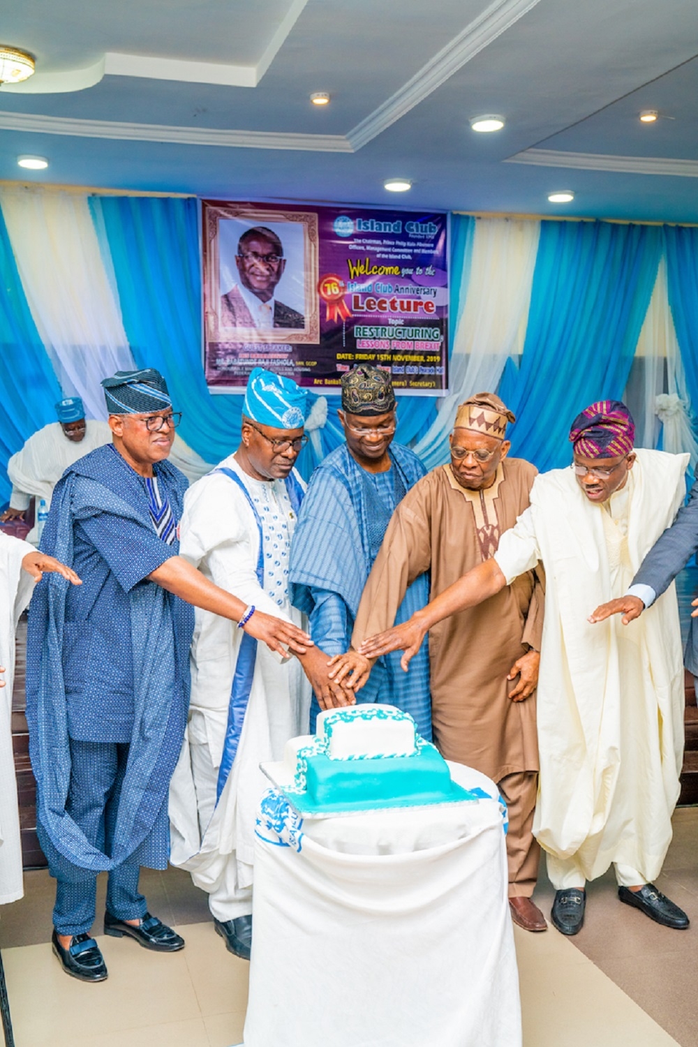 Guest Speaker   Hon  Minister of Works   Housing  Mr Babatunde Fashola SAN  Senator Gbenga  Ashafa  left   Senator Musiliu Obanikoro  right   Chairman  Island Club  Mr Philip Kola Abumere  2nd left    shortly after    the Island Club 76th Anniversary Lecture with the theme     Restructuring  Lessons from Brexit    delivered by the Hon  Minister at the Peacock Hall  Island Club  Onikan  Lagos on Friday  15th November 2019