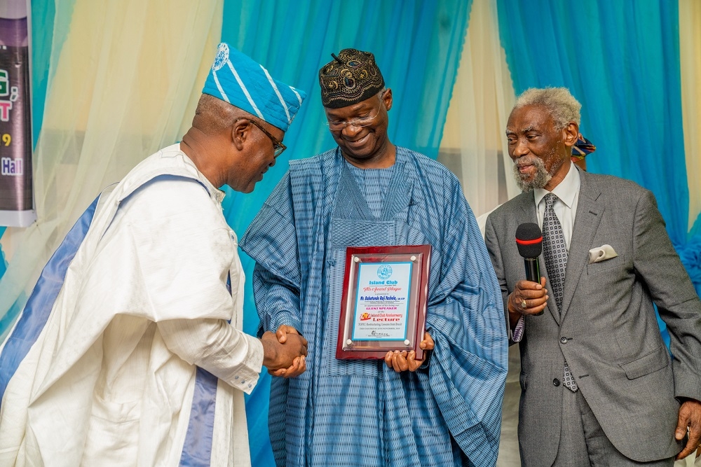 Guest Speaker   Hon  Minister of Works   Housing  Mr Babatunde Fashola SAN middle   being presented a plaque by Chairman  Island Club  Mr Philip Kola Abumere left   and past Chairman    Arc  Anthony Soetan shortly after    the Island Club 76th Anniversary Lecture with the theme     Restructuring  Lessons from Brexit    delivered by the Hon  Minister at the Peacock Hall  Island Club  Onikan  Lagos on Friday  15th November 2019