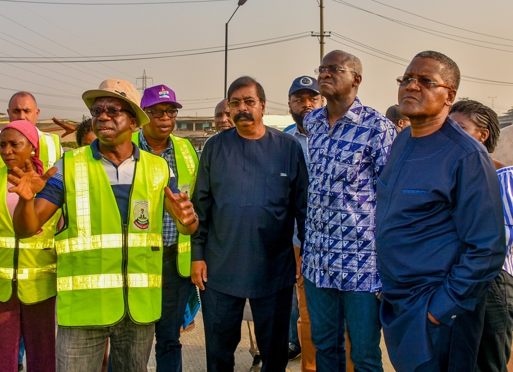 Hon  Minister of Works   Housing  Mr Babatunde Fashola SAN 2nd  right   Chairman  Dangote Group  Alhaji Aliko Dangote right   Group Executive Director  Strategy  Capital Projects and Portfolio Development  Dangote Industries Limited  Mr Devakumar Edwin middle   Director Highways  Construction and Rehabilitation  Engr  Oluyemi Oguntominiyi 2nd  left  being briefed by the Federal Controller of Works Lagos  Engr  Adedamola Kuti left    during the inspection of the ongoing construction work on Apapa   Oworonshoki     Ojota Expressway  Section 1 Sub  Sections A B D and Sections 3   4 in Lagos on Saturday 28th     December 2019