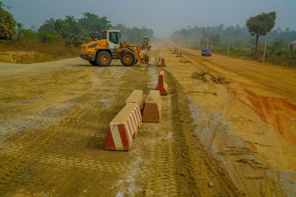 A cross section  of the ongoing   Dualization of Odukpani     Itu  Spur to Ididep Itam      Ikot Ekpene Road in Cross River and Akwa Ibom States by  the  Hon  Minister of Works   Housing  Mr Babatunde Fashola SAN  on Thursday  13th February 2020