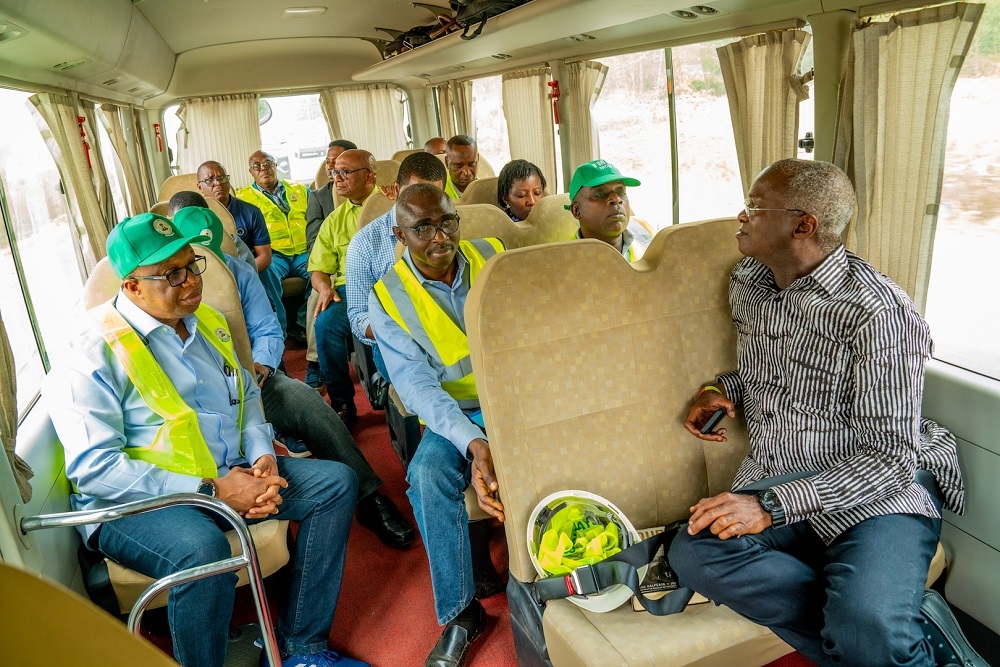 Hon  Minister of Works   Housing  Mr Babatunde Fashola SAN  right   Director  Highways  Construction and Rehabilitation  Engr  Yemi Oguntominiyi  left   other Directors and senior Journalists during the Hon  Minister s inspection of Federal Government   s Highway Projects in Cross River and Akwa Ibom States on Thursday  13th February 2020