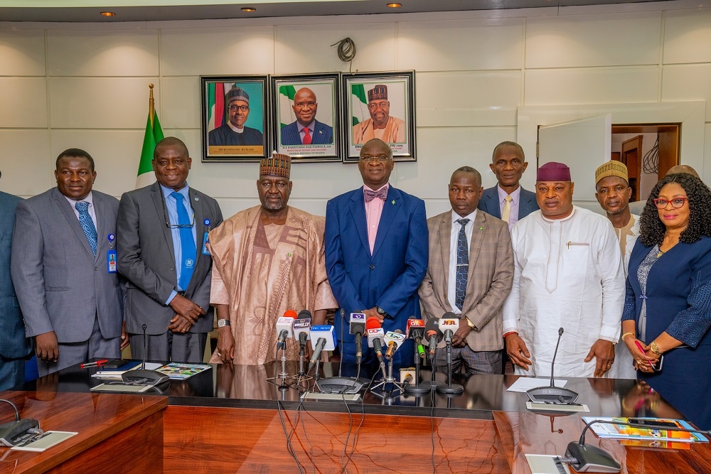 Hon  Minister of Works   Housing  Mr Babatunde Fashola SAN  middle   Minister of State in the Ministry  Engr  Abubakar Aliyu 3rd left   Surveyor General of the Federation  OSGoF   Surveyor Taiwo Adeniran   3rd right   Executive Director  African Regional Institute for Geospatial Information Science and Technology  AFRIGIST   Dr Adewale Akingbade 2nd left   Deputy Executive Director  Abdoulaye Belem left    and others   in a group photograph shortly after a courtesy visit to the Hon  Minister   s Office at the Ministry of Works   Housing Headquarters  Mabushi Abuja on Tuesday 25th February 2020 