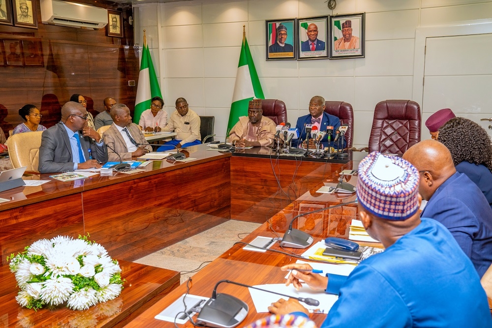 Hon  Minister of Works   Housing  Mr Babatunde Fashola SAN  4th left   Minister of State in the Ministry  Engr  Abubakar Aliyu  3rd left   Surveyor General of the Federation  OSGoF   Surveyor Taiwo Adeniran 2nd left   Executive Director  African Regional Institute for Geospatial Information Science and Technology AFRIGIST   Dr Adewale Akingbade  left  and others   during a courtesy visit to the Hon  Minister   s Office at the Ministry of Works   Housing Headquarters  Mabushi  Abuja on Tuesday 25th February 2020