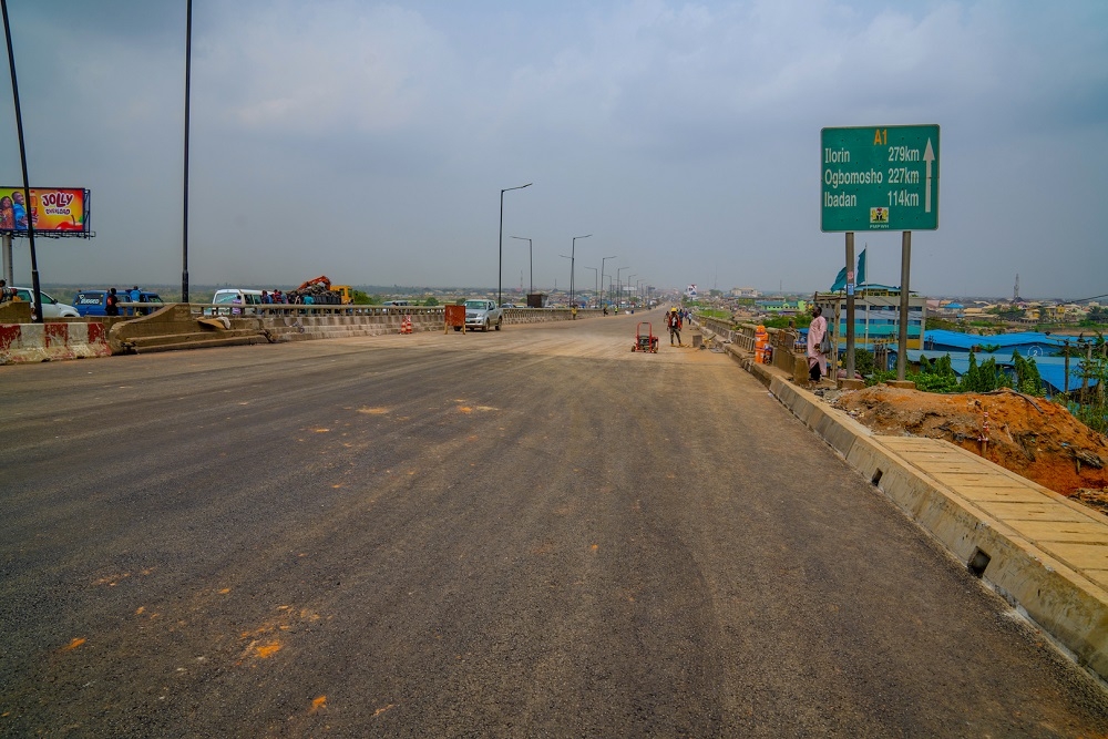 Cross Section of the  Completed Section of the Kara End to Berger Bus Stop of the Lagos     Ibadan Expressway during a final Inspection by officials of the Federal Ministry of Works and Housing on Saturday  29th  February 2020