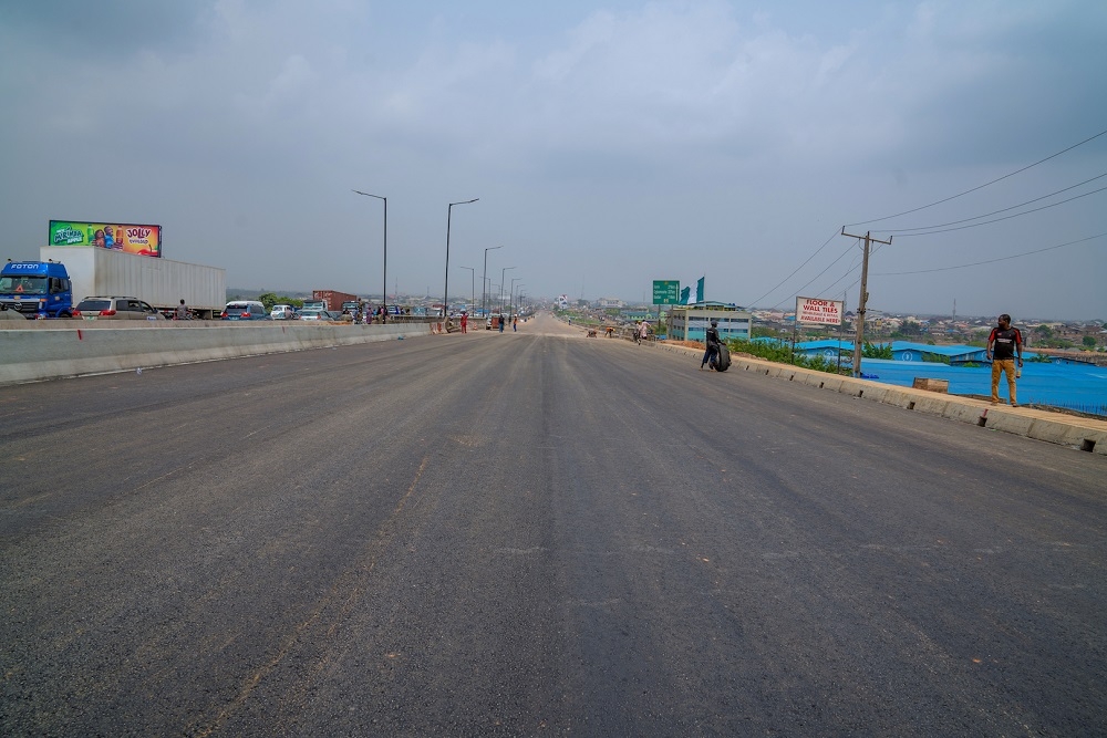 Cross Section of the Completed Section of the Kara End to Berger Bus Stop of the Lagos     Ibadan Expressway during a final Inspection by officials of the Federal Ministry of Works and Housing on Saturday  29th February 2020