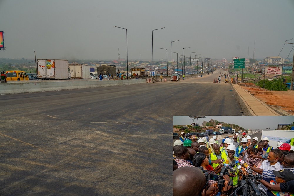 Cross Section of the Completed Section of the Kara End to Berger Bus Stop of the Lagos     Ibadan Expressway   INSET     Federal Controller of Works in Lagos  Engr  Adedamola Kuti  2nd right   flanked by a Deputy Director in the Ministry of Works and Housing  Engr  Kayode Ibrahim and others while  speaking with Journalists shortly after  the Final Inspection of the Completed Section of the Kara End to Berger Bus Stop of the Lagos     Ibadan Expressway by officials of the Federal Ministry of Works and Housing on Saturday  29th  February 2020