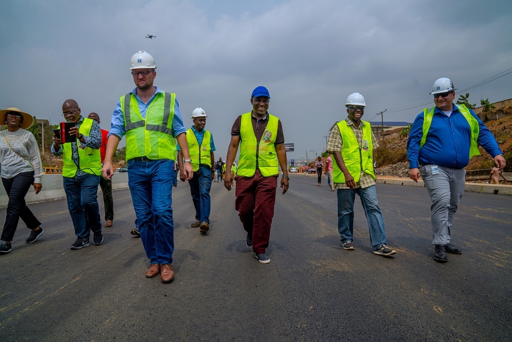 Cross Section of the Completed Section of the Kara End to Berger Bus Stop of the Lagos     Ibadan Expressway   INSET     Federal Controller of Works in Lagos  Engr  Adedamola Kuti  2nd right   flanked by a Deputy Director in the Ministry of Works and Housing  Engr  Kayode Ibrahim and others while  speaking with Journalists shortly after  the Final Inspection of the Completed Section of the Kara End to Berger Bus Stop of the Lagos     Ibadan Expressway by officials of the Federal Ministry of Works and Housing on Saturday  29th  February 2020