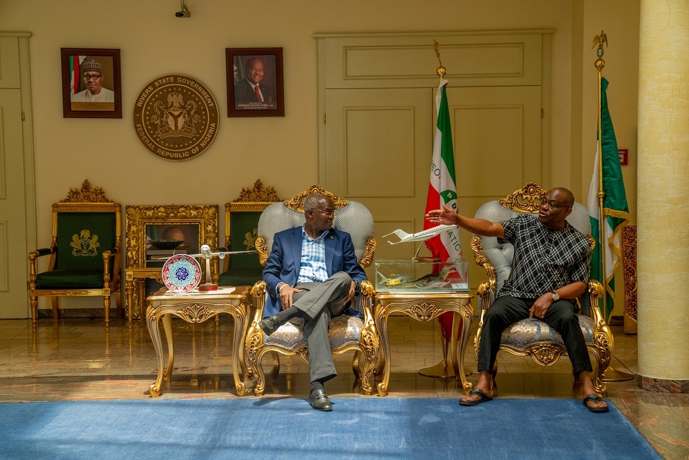 Hon  Minister of Works   Housing  Mr Babatunde Fashola SAN  left  and Governor of Rivers State  Ezenwo Nyesom Wike  right  during a courtesy visit to the Government House  Port Harcourt shortly after the inspection of the Reconstruction of Enugu  Port Harcourt Expressway  Section lV  Aba   Port Harcourt in Rivers and Abia States by the Hon  Minister on Thursday  19th March 2020