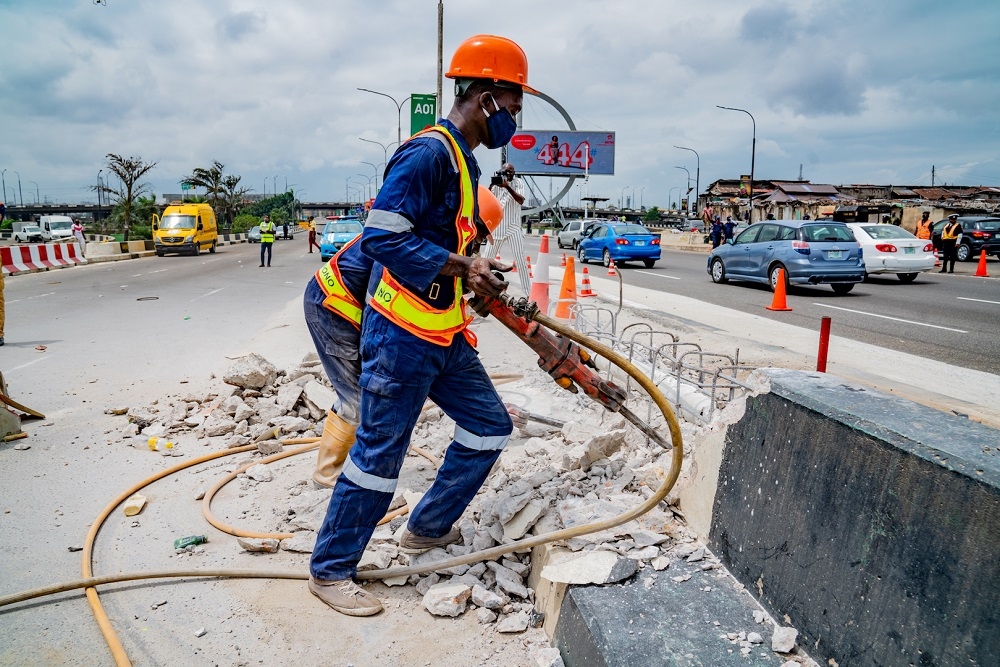 A personnel of Messrs Borini Prono &amp; Co. Nigeria Limited at work at the partially closed Third Mainland Bridge in Lagos State currently undergoingÂ Repairs and RestorationÂ during an inspection tour by theÂ Hon. Minister of Works and Housing, Mr Babatunde Fashola,SANÂ on Tuesday 27th July 2020