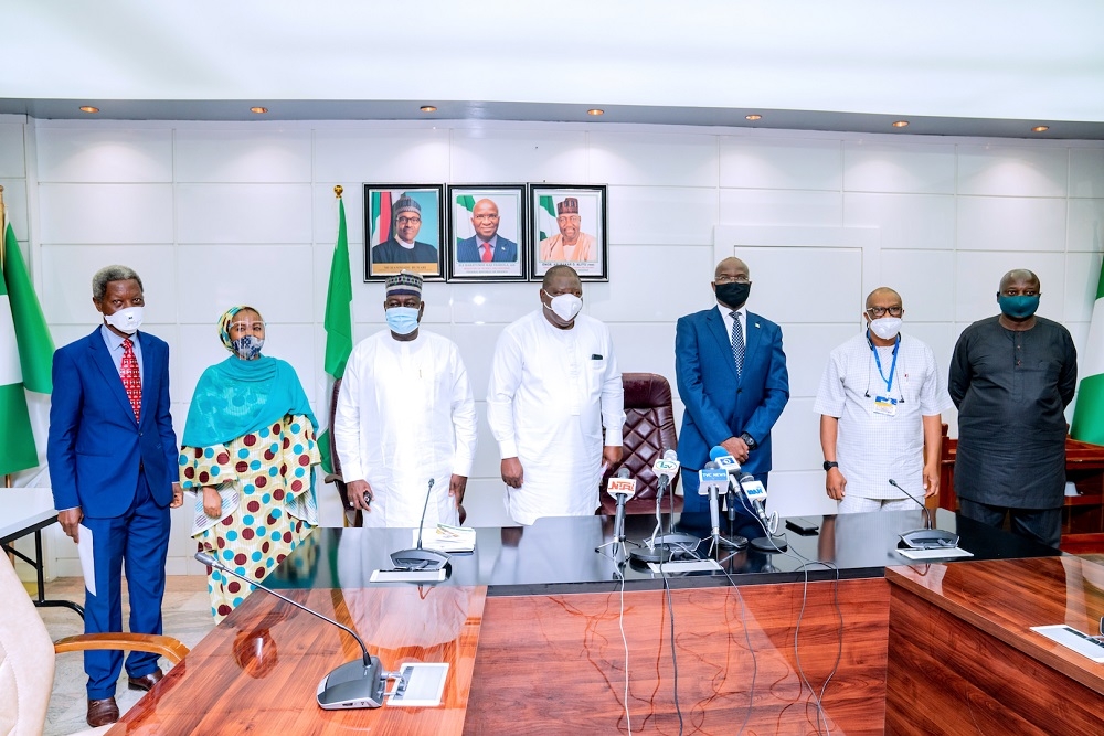 Hon. Minister of Works and Housing, Mr Babatunde Fashola,SAN (2nd right), Minister of State in the Ministry, Engr. Abubakar Aliyu (left), Acting Permanent Secretary, Ministry of Works and Housing, Engr. Yemi Oguntominiyi(right), Secretary -General, Secretary -General, Committee of Vice Chancellors, Prof. Yakubu Aboki Ochefu (2nd left) and others in a group photograph shortly after a  courtesy visit to the Hon. Ministerâ€™s Office by the Committee of Vice -Chancellors and Association of Vice-Chancellors of Nigerian Universities (CVC/AVCNU) at the Ministry of Works and Housing Headquarters, Mabushi, Abuja on Tuesday, 18th August 2020