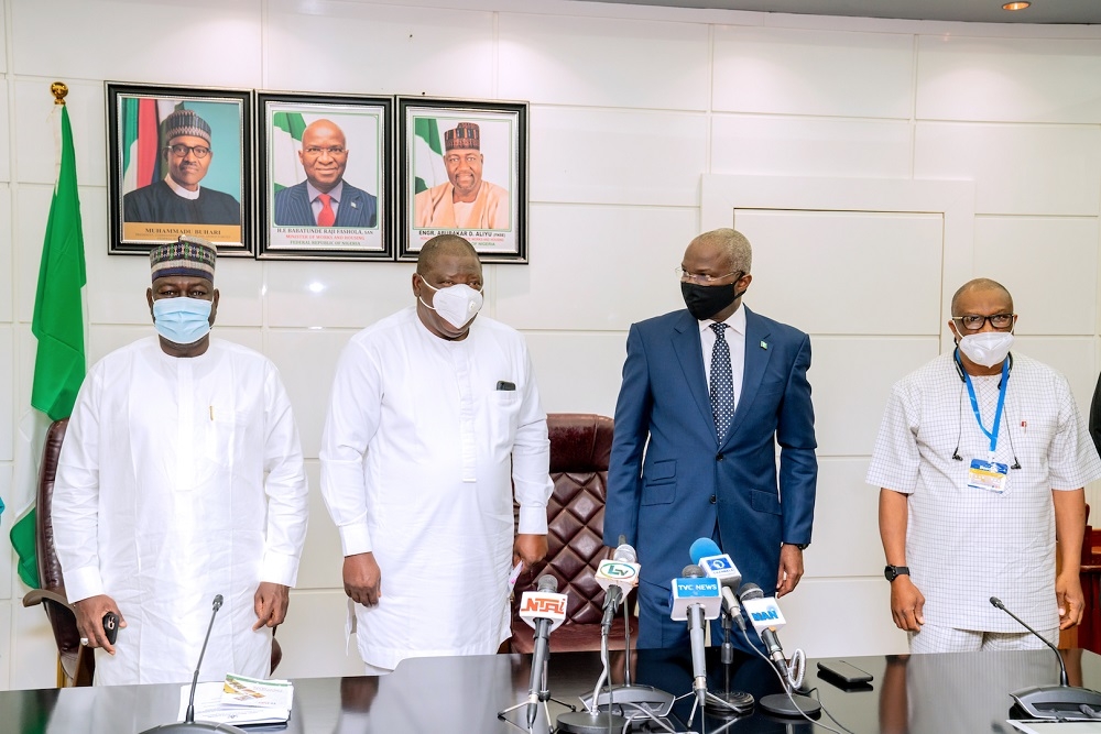 Hon. Minister of Works and Housing, Mr Babatunde Fashola,SAN (2nd right), Minister of State in the Ministry, Engr. Abubakar Aliyu (left), Acting Permanent Secretary, Ministry of Works and Housing, Engr. Yemi Oguntominiyi (right) and Secretary -General, Committee of Vice Chancellors, Prof. Yakubu Aboki Ochefu (2nd left) in a group photograph shortly after a courtesy visit to the Hon. Ministerâ€™s Office by the Committee of Vice -Chancellors and Association of Vice-Chancellors of Nigerian Universities (CVC/AVCNU) at the Ministry of Works and Housing Headquarters, Mabushi, Abuja on Tuesday, 18th August 2020