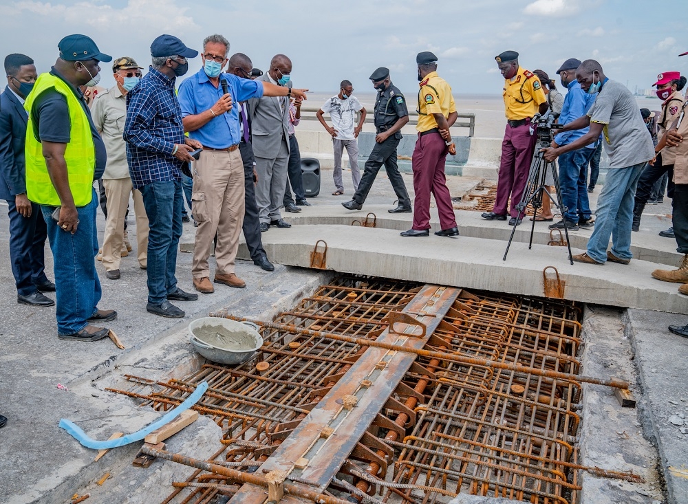 Hon. Minister of Works and Housing, Mr Babatunde Fashola, SAN (middle), Federal Controller of Works in Lagos, Engr. Olukayode Â Popoola (left), Â Executive Director, Borini Prono &amp; Co (Nigeria) Limited, Mr Paolo Borini (right) and others during the Inspection of the Ongoing Repairs and Restoration works on the Third Mainland Bridge in Lagos State on Thursday, 8th October 2020